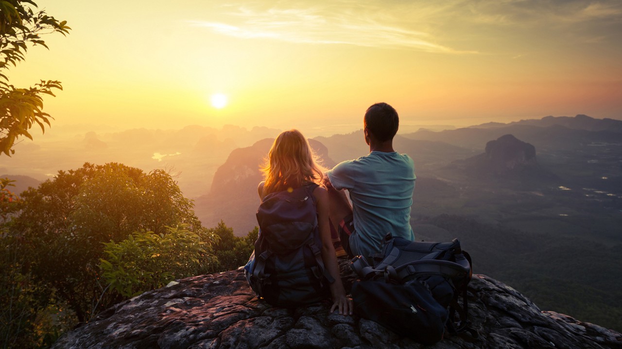 Couple looking out over a sunset; image used for HSBC Philippines Premier MasterCard offers page 
