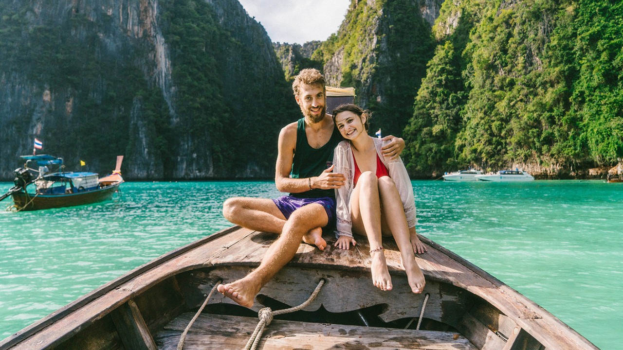 Couple on holiday; image used for HSBC Philippines home&Away page