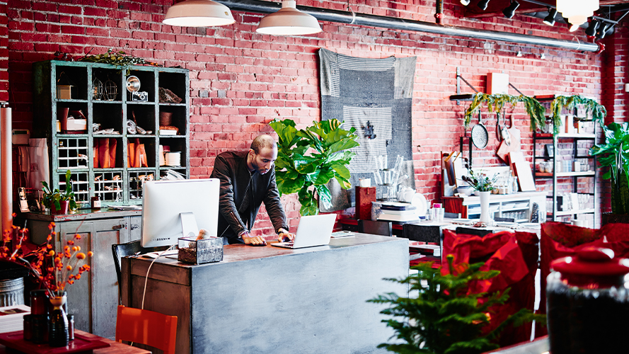 Man working in his office; Image used for HSBC  Global investment opportunities page - Grow your wealth through foreign investments and expand your investment opportunities