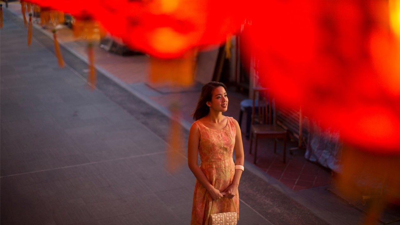 woman wandering old town; image used for HSBC Philippines Global Investment page